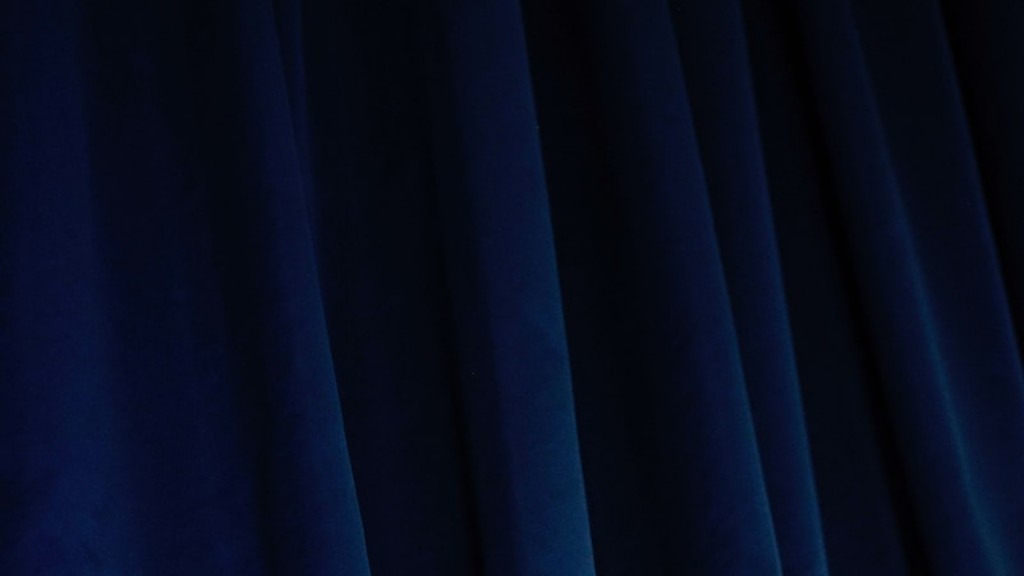 Can i hang curtains with command hooks?
