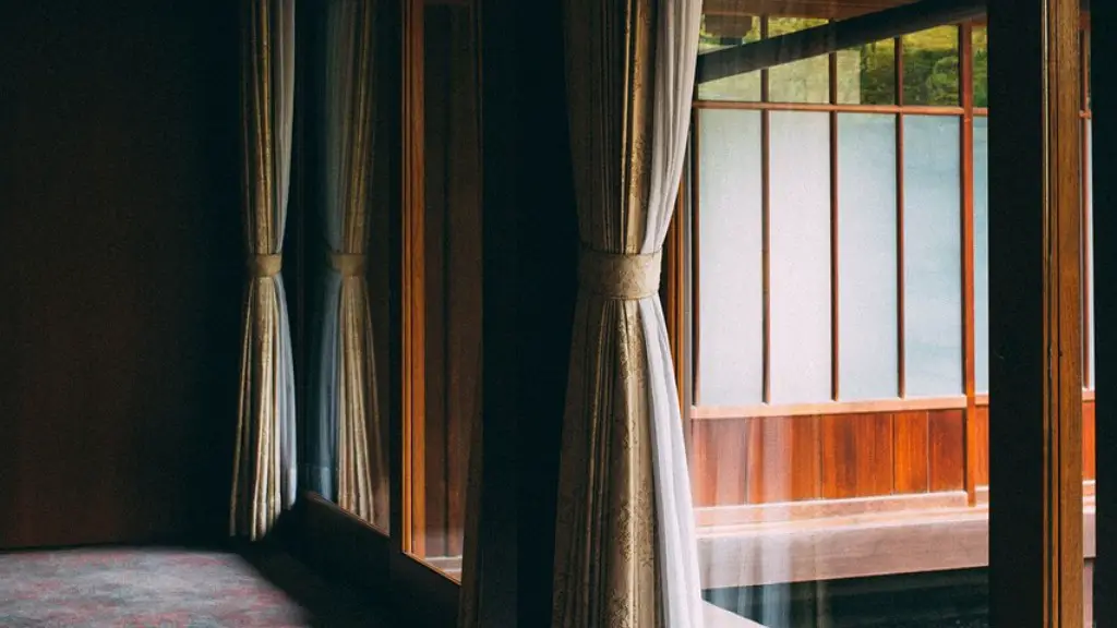 How much to charge for hemming curtains?