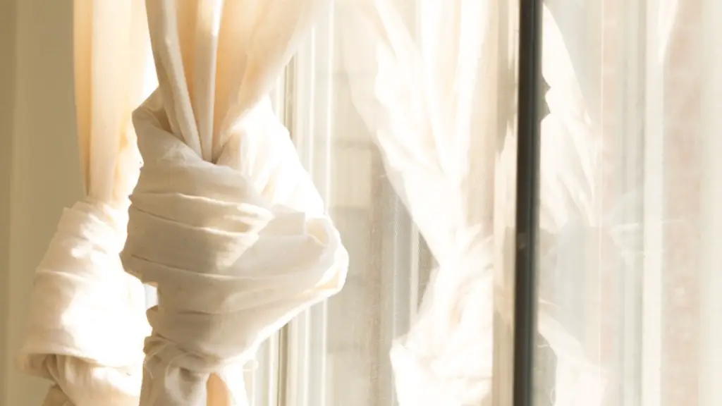 How to make tie up curtains?