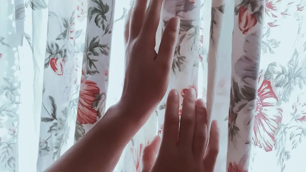 Do black out curtains keep heat out?