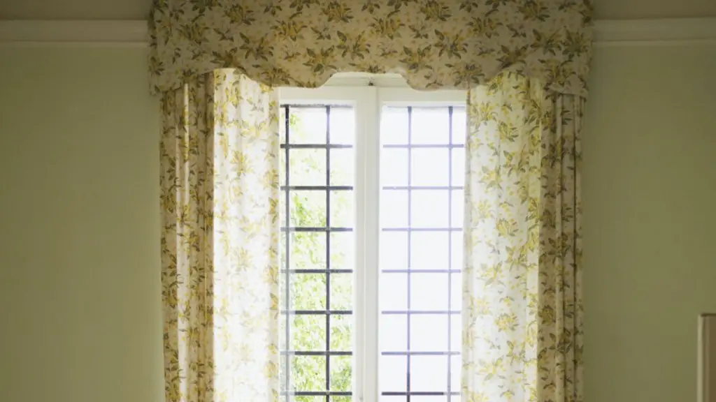 How to tie curtains at the bottom?