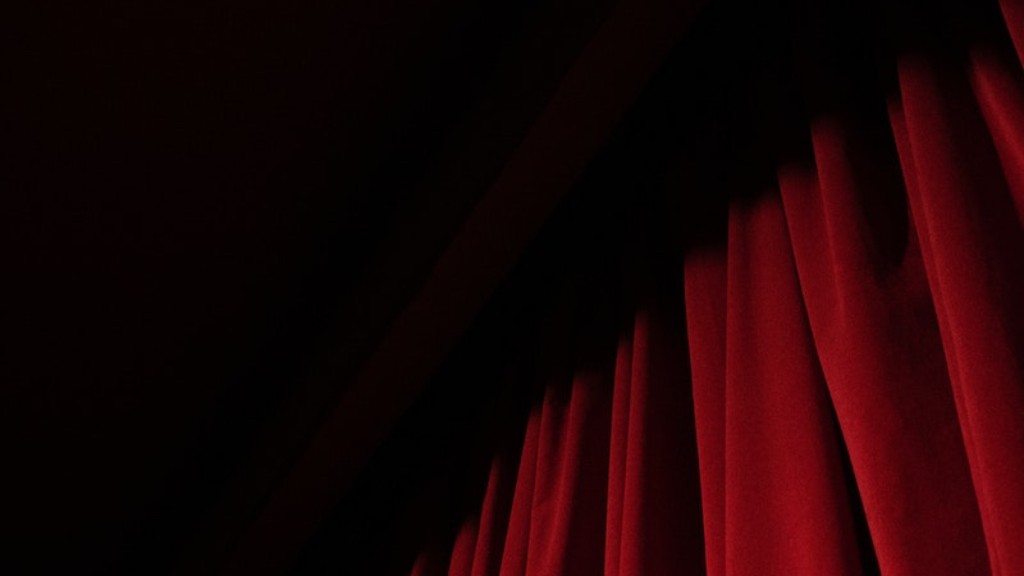 What color curtains with beige walls and brown furniture?
