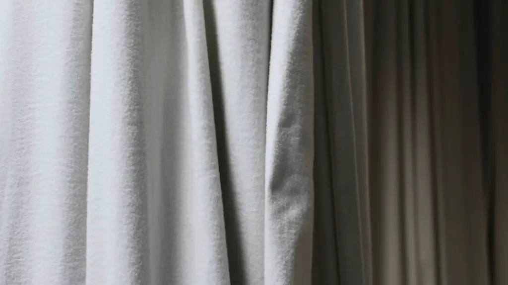 How to hang up curtains in apartment?
