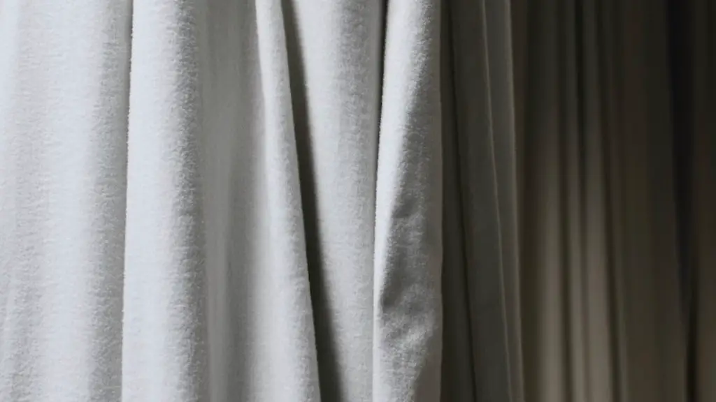 How to decorate your curtains?