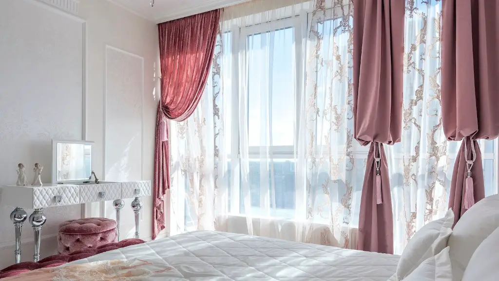 How to decorate 3 windows with curtains?