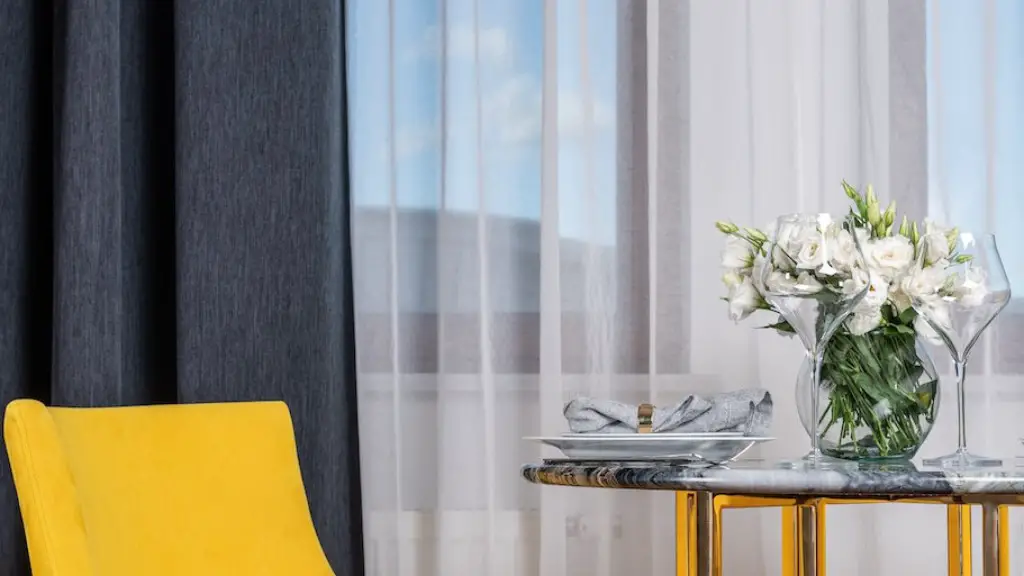 How to put up curtains without a rod?