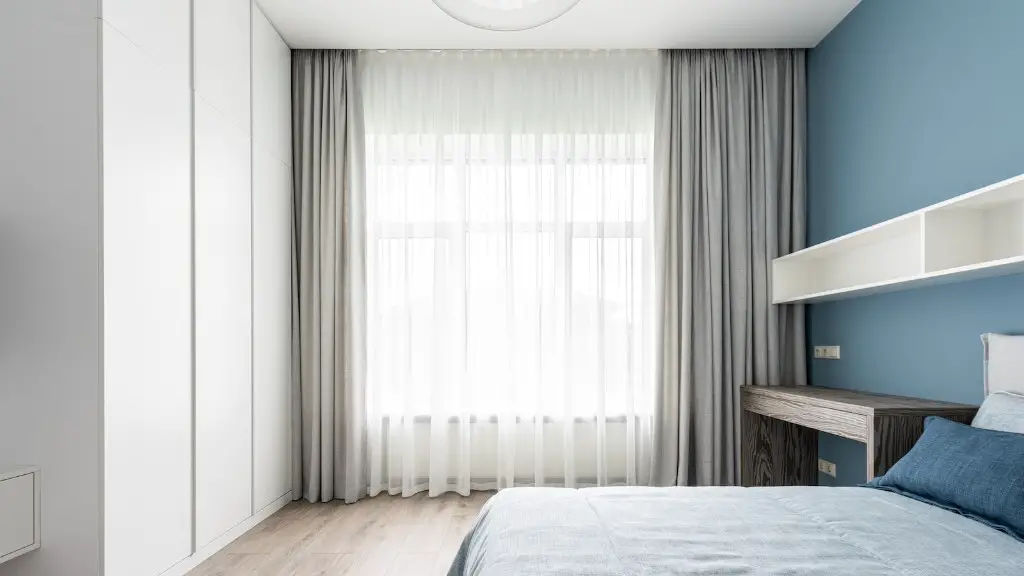 Can curtains hang on the floor?