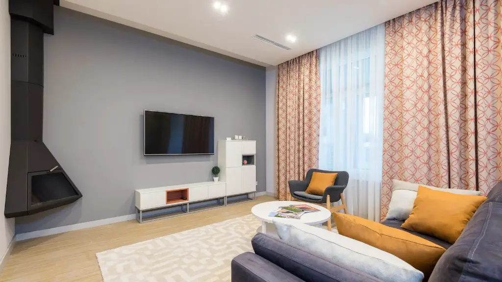 How to hang kitchen curtains?