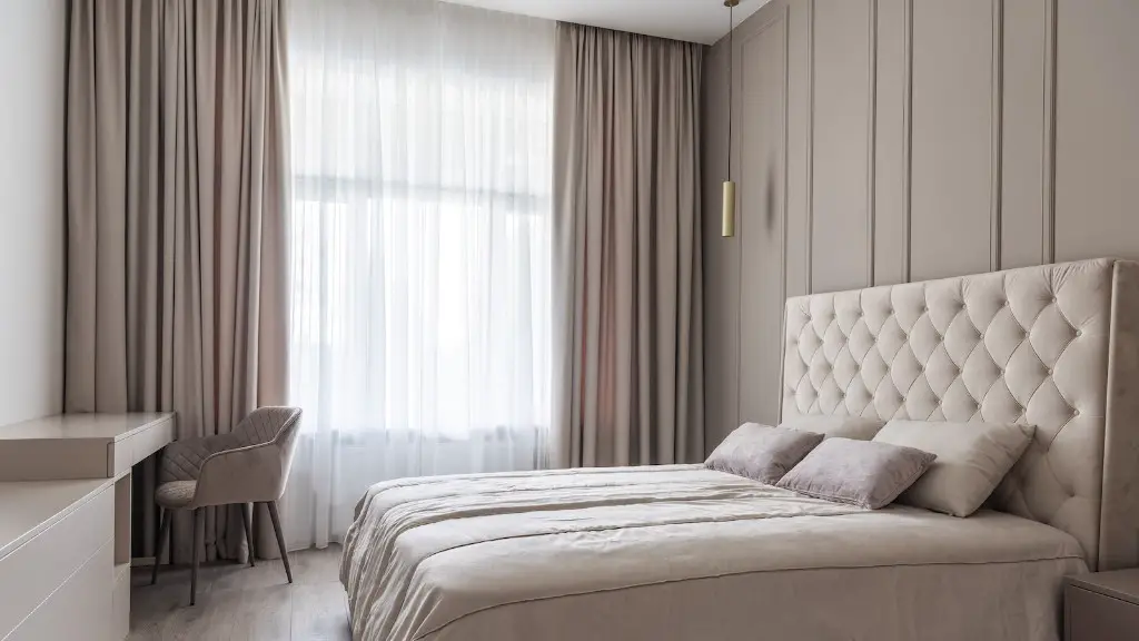 How to describe curtains in writing?