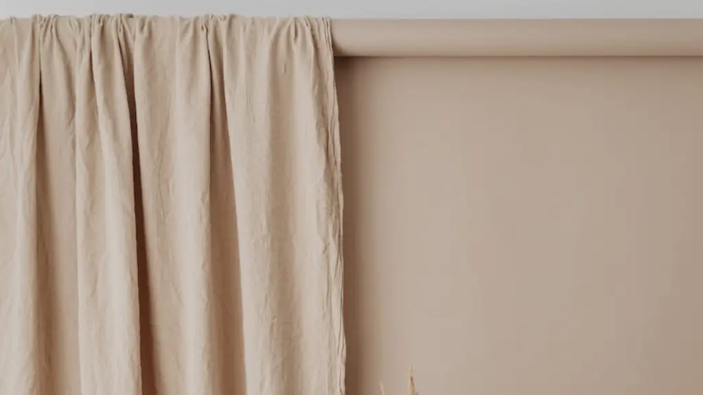 What curtains go with beige walls?