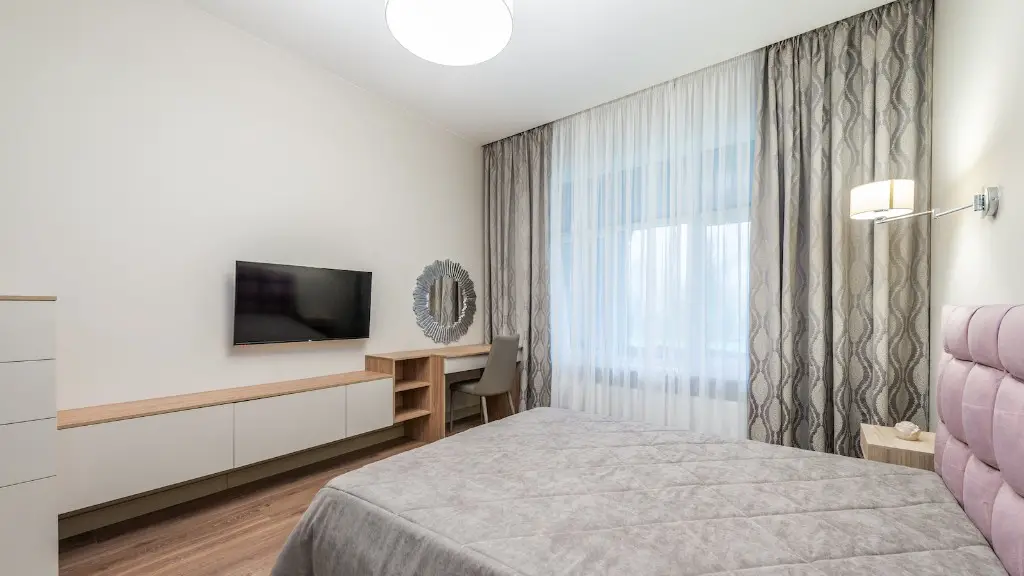 What colour curtains with cream walls?