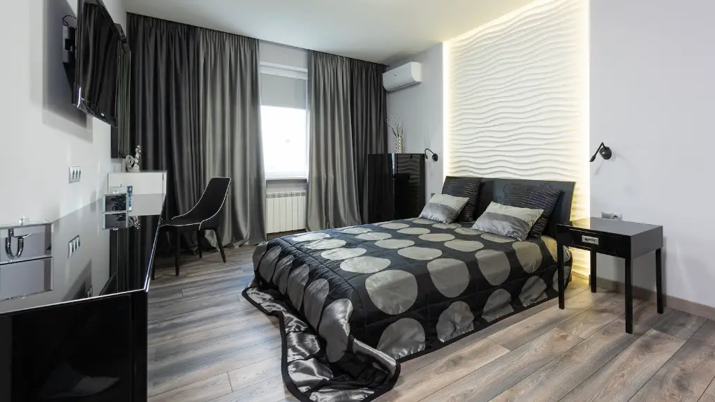 How to put curtains on wall?