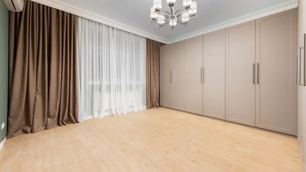 How to put curtains on wall?