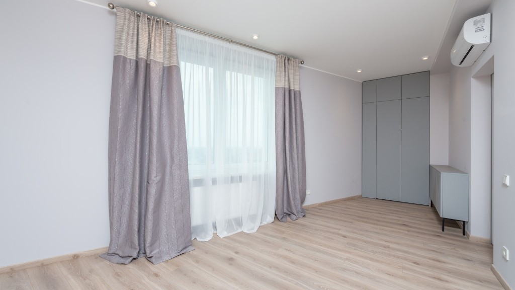 How to buy curtains for living room?