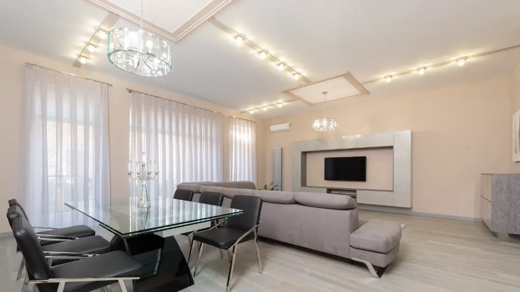How high should curtains be hung?