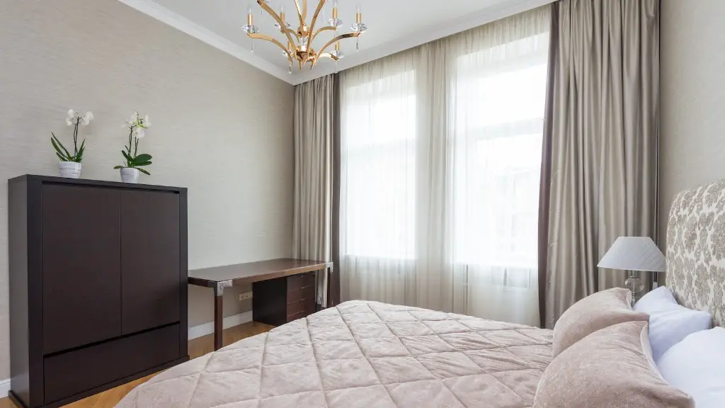What color curtains go with gray walls and brown furniture?