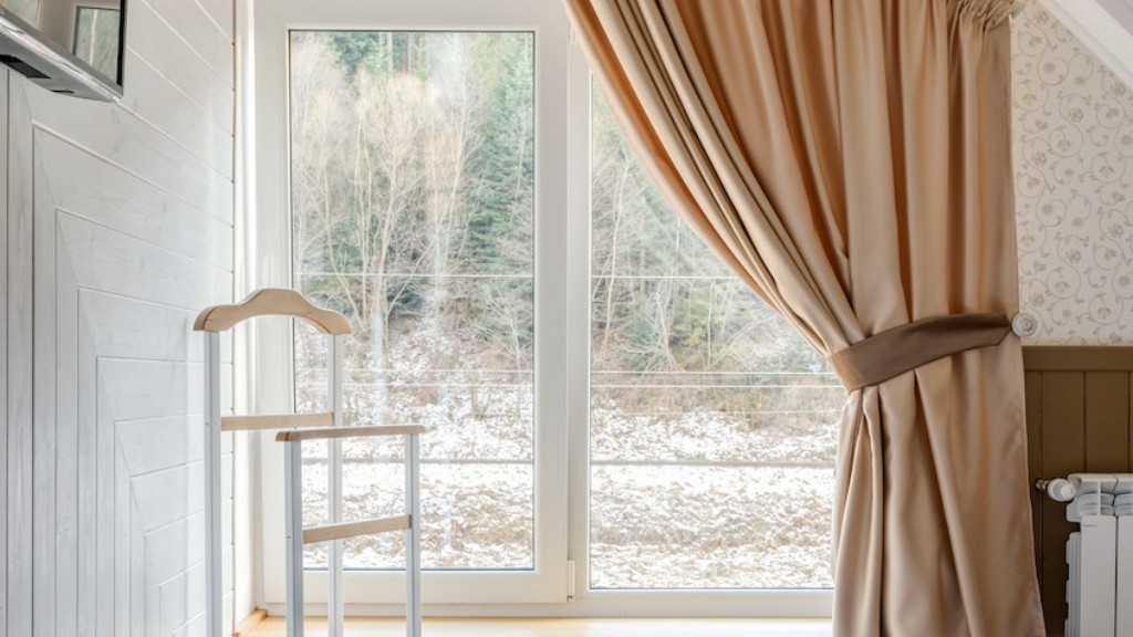 How to decorate 3 windows with curtains?