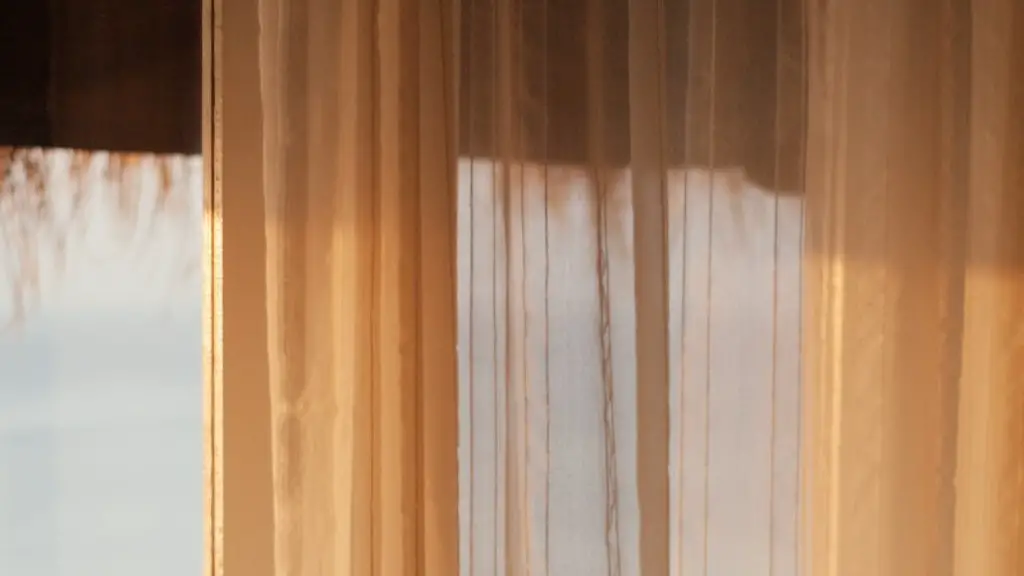 How to hang outdoor curtains?