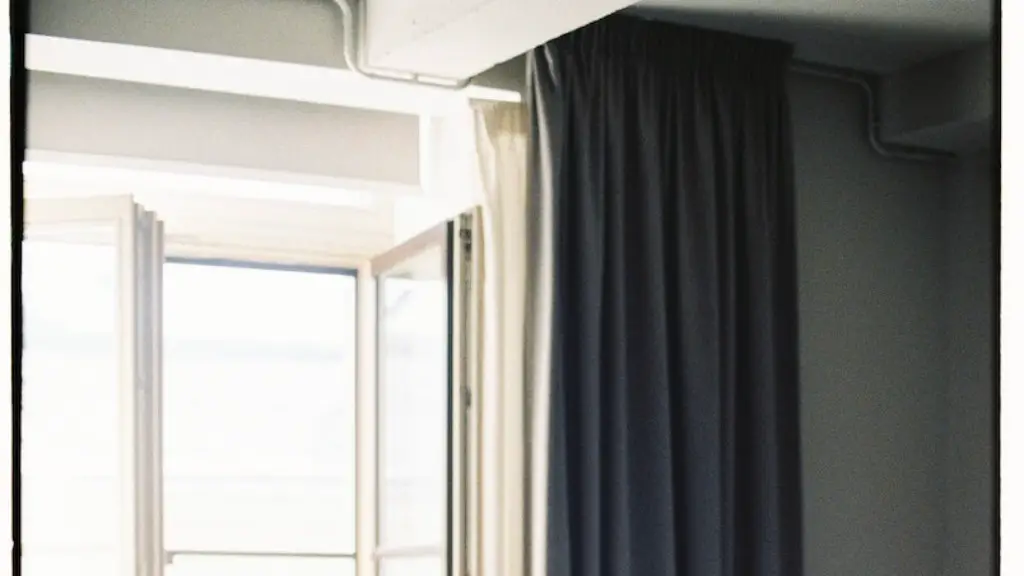 How to install window curtains?