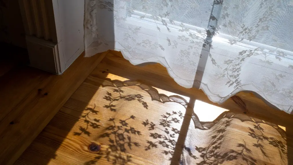 How low should curtains hang?