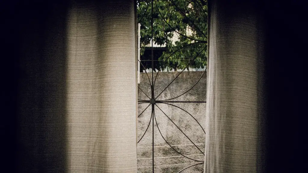 Do curtains help with noise?