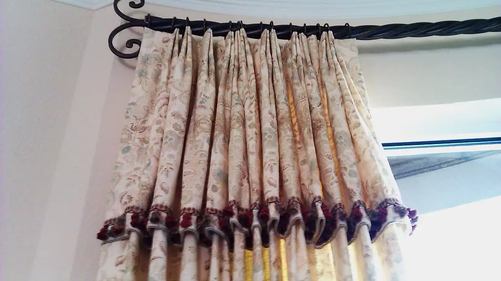 How to change grommet color of curtains?