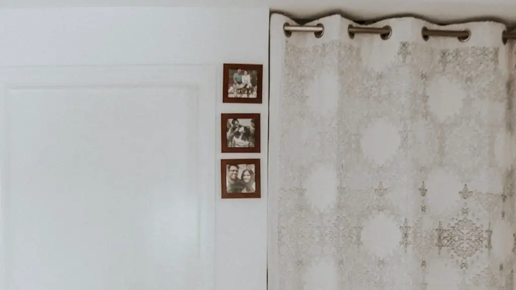 How to make tie up curtains?
