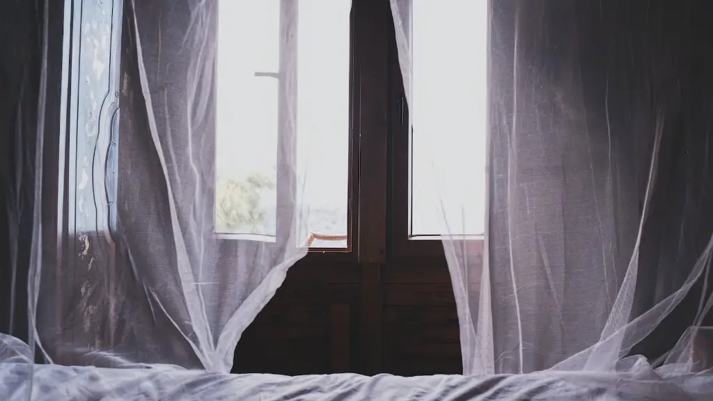 Will curtains keep room warmer?