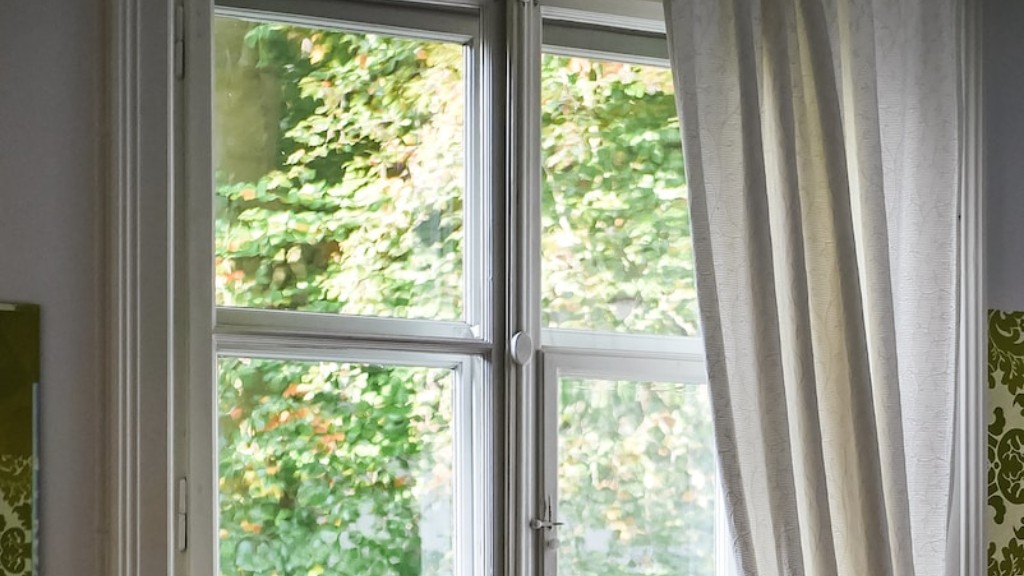 How should eyelet curtains look when closed?