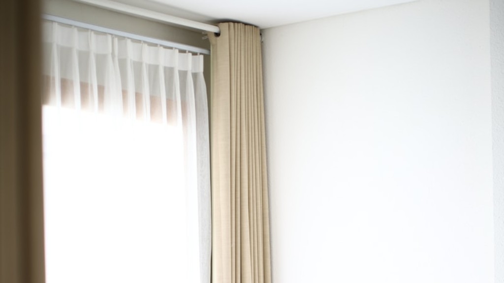 What color curtains go with gray walls and brown furniture?