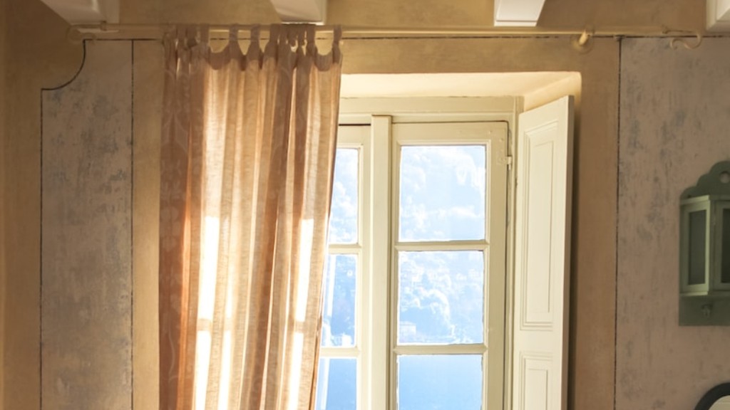 Should curtains be longer than the window?